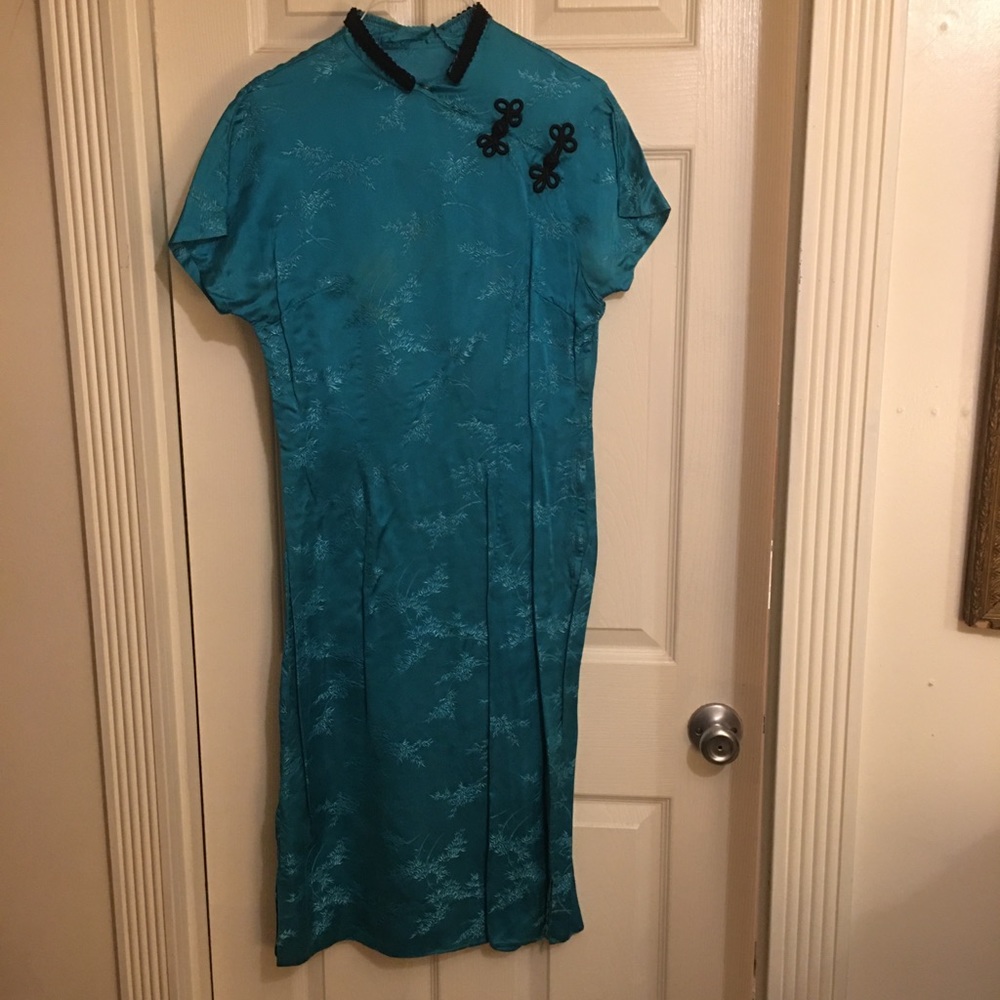 Chinese style sheath dress.